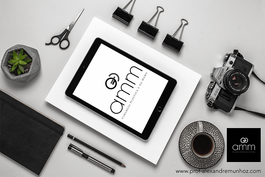mockup-of-an-ipad-on-a-photographer-s-desk-set-up-22806 - cópia.png