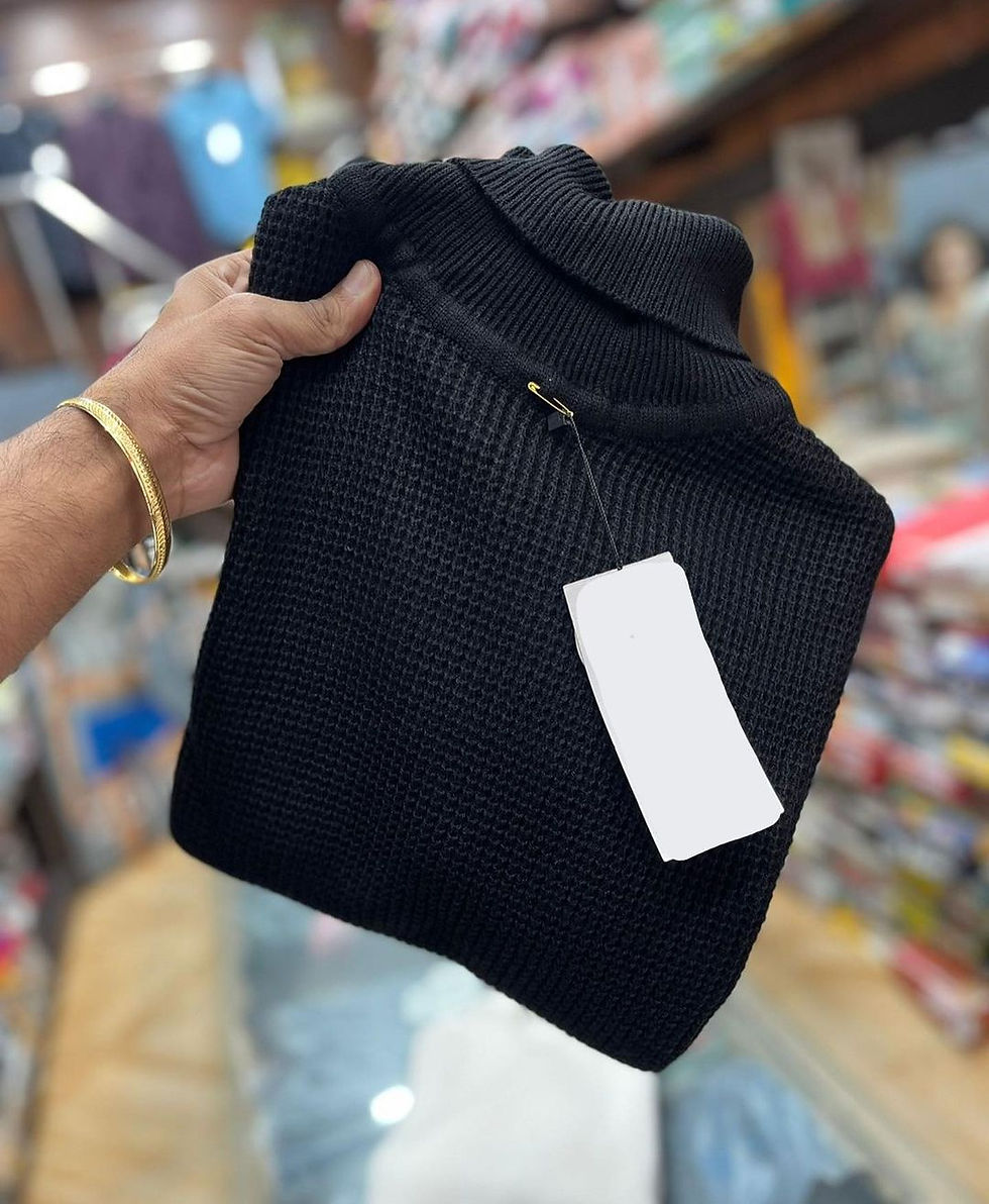 BLACK TURTLENECK SWEATSHIRT