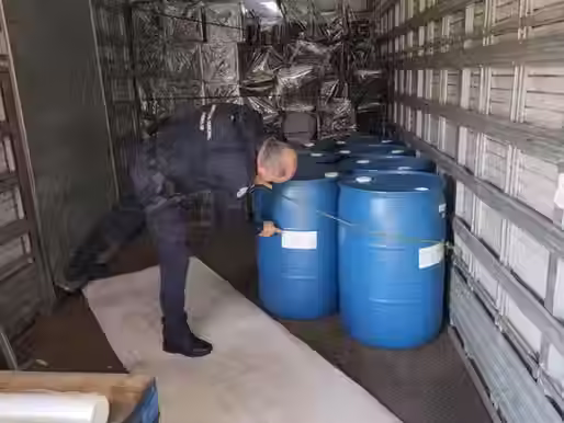 Fabricante de cosméticos interditada é flagrada mantendo produção irregular em Limeira