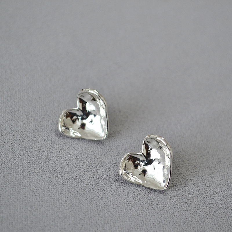 Thumbnail: Curly Heart Earrings