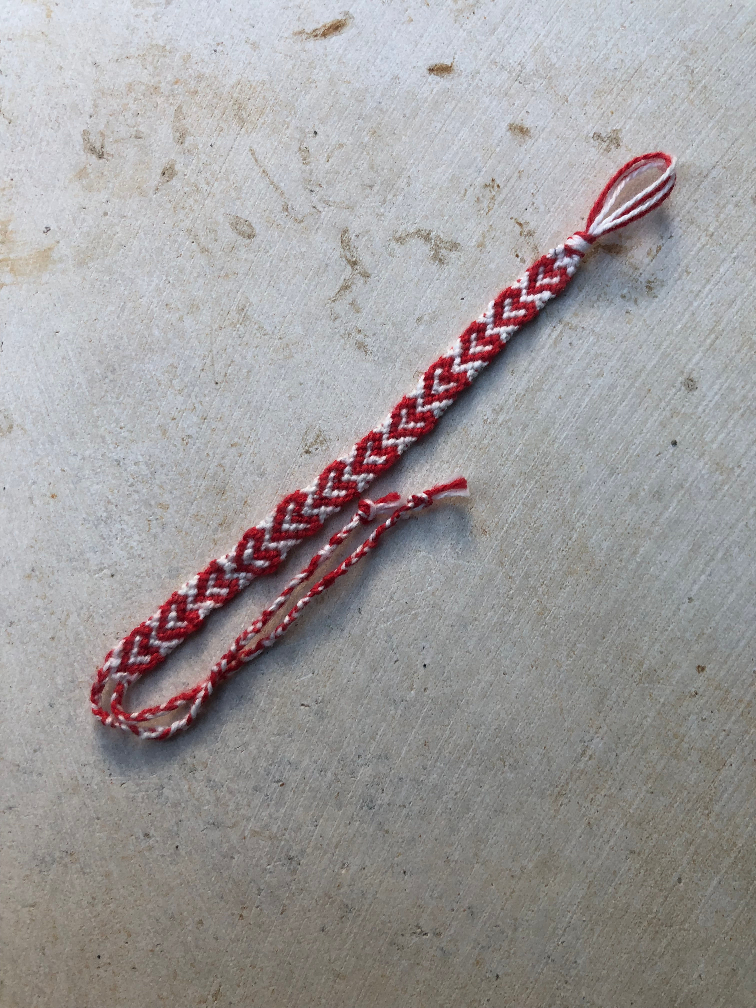 Heart friendship bracelet (red&white)