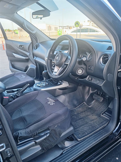 2023 Nissan Navara Full Interior clean