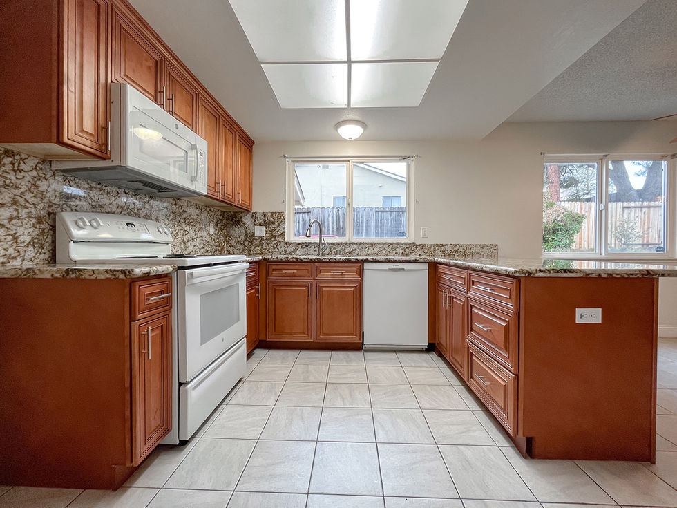 3870 Chatworth-05.jpg