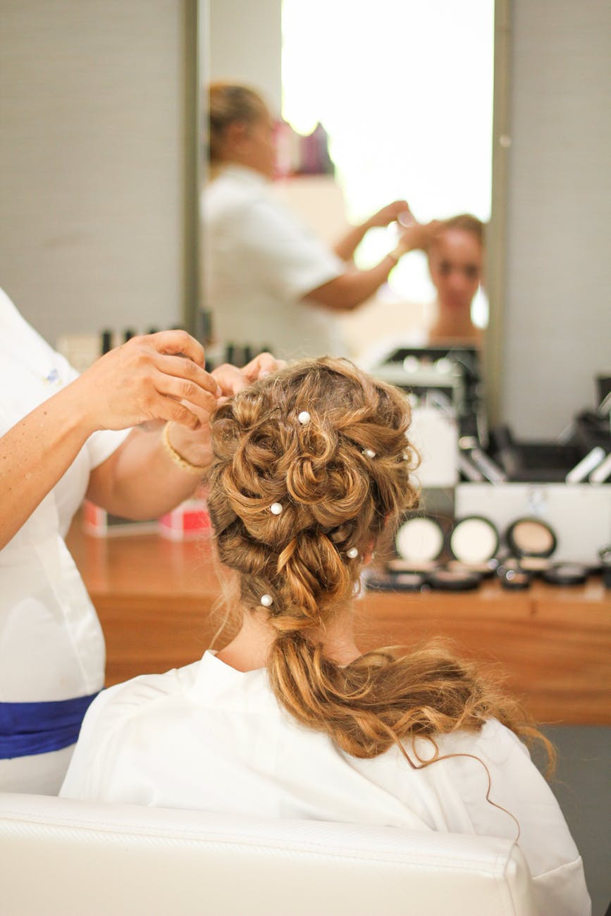 hair salon manager