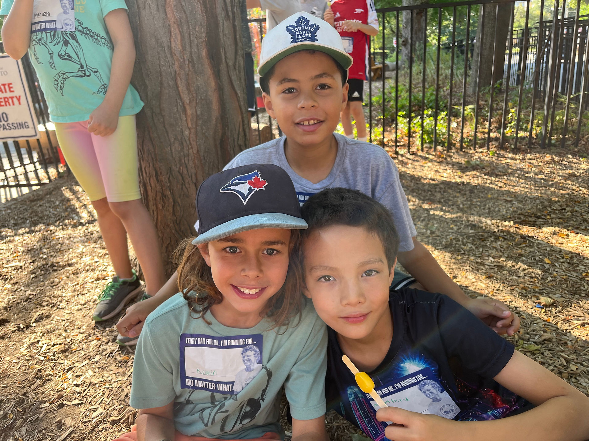 kids eating popsicles
