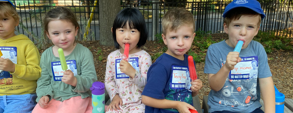 kids eating popsicles