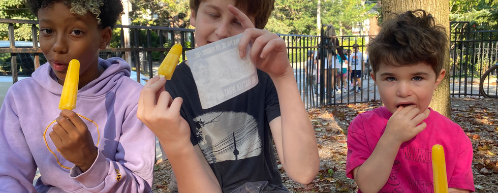 kids eating popsicles