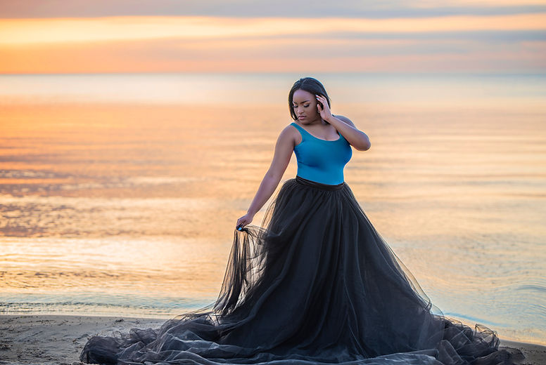 2022 senior rep model group session on beach.jpg