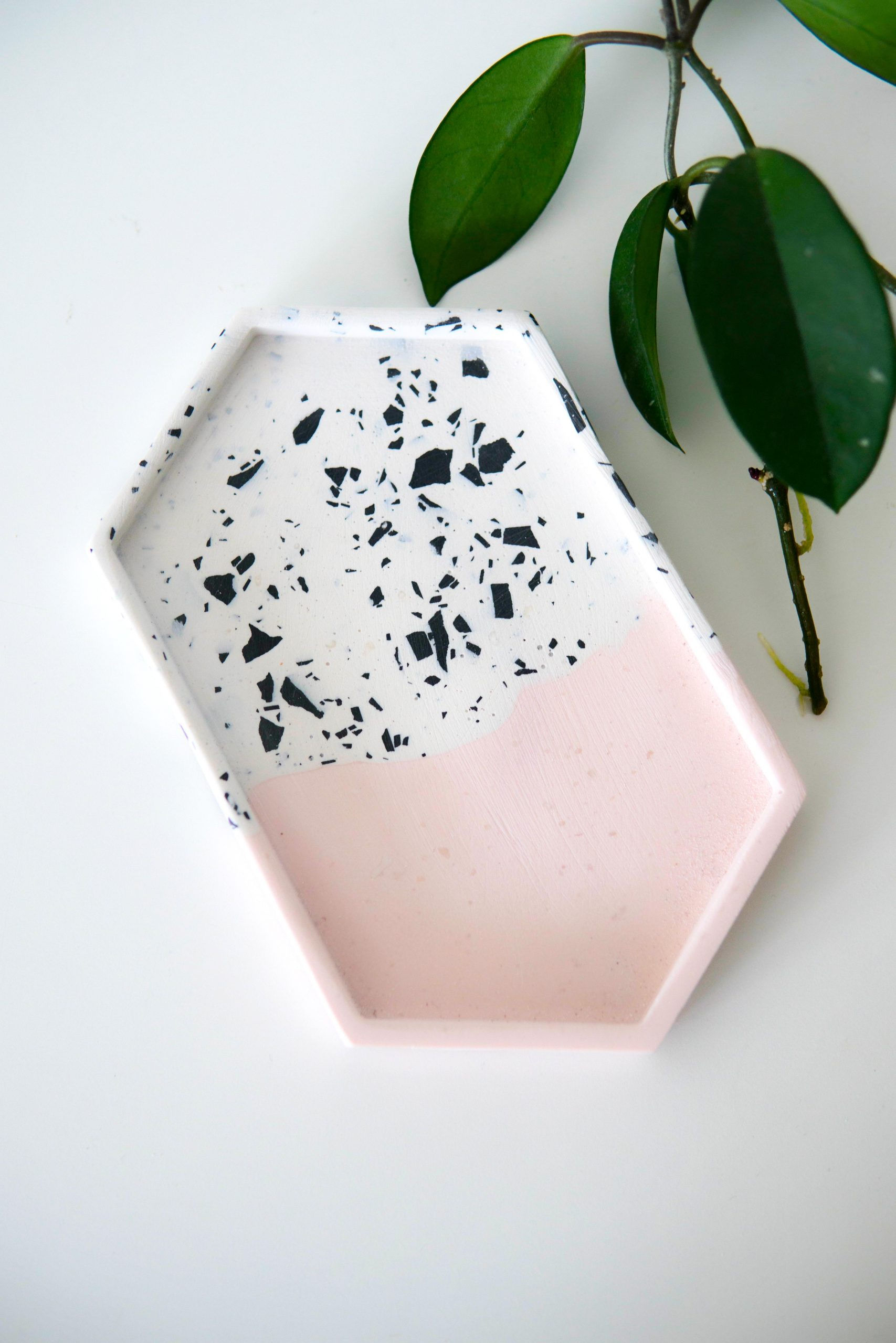Vide-poches - Rose et terrazzo blanc