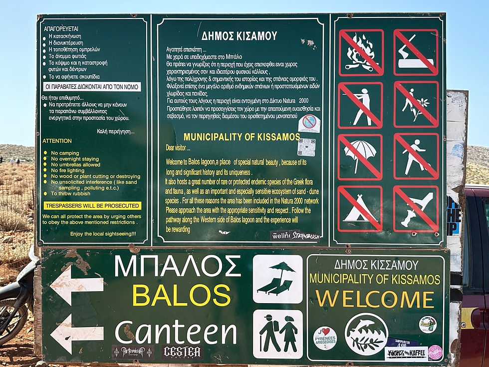 Tablica informacyjna na parkingu w Balos