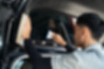 Sử dụng phim cách nhiệt có độ truyền sáng phù hợp cho kính lái giúp hạn chế hiện tượng quầng sáng
