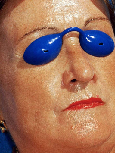 Trabalho de Parr não se limitava a registrar; ele convidava o espectador a refletir sobre os absurdos e as contradições do cotidiano