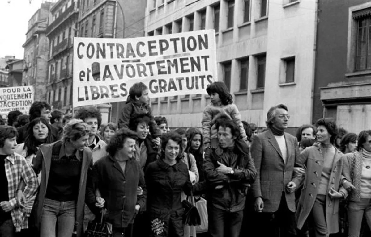 Une manifestation pour le droit à l'avortement et à la contraception à Grenoble, en 1973