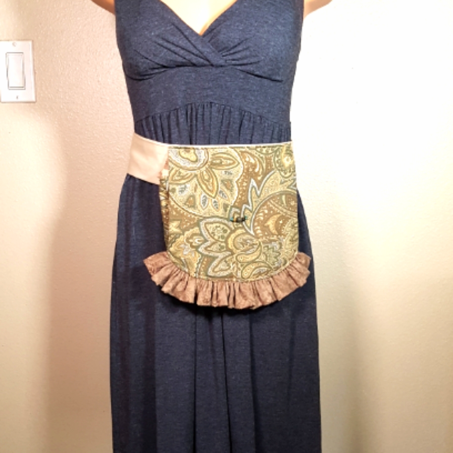 Ruffled hip bag brown paisley 4