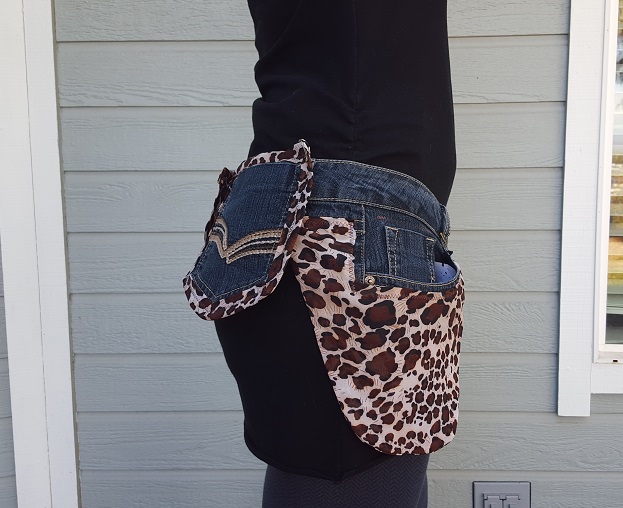Light cheetah print utility belt