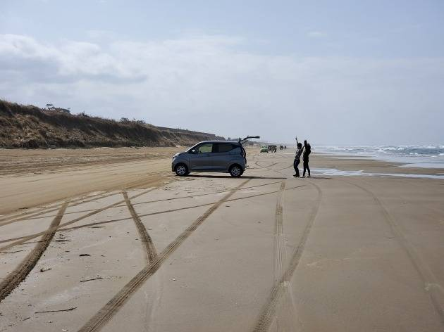이시카와현 가나자와시 북쪽의 치리하마(千里浜) 나기사 드라이브웨이는 일본 유일의 백사장 국도다. 가나자와=정영효 특파원