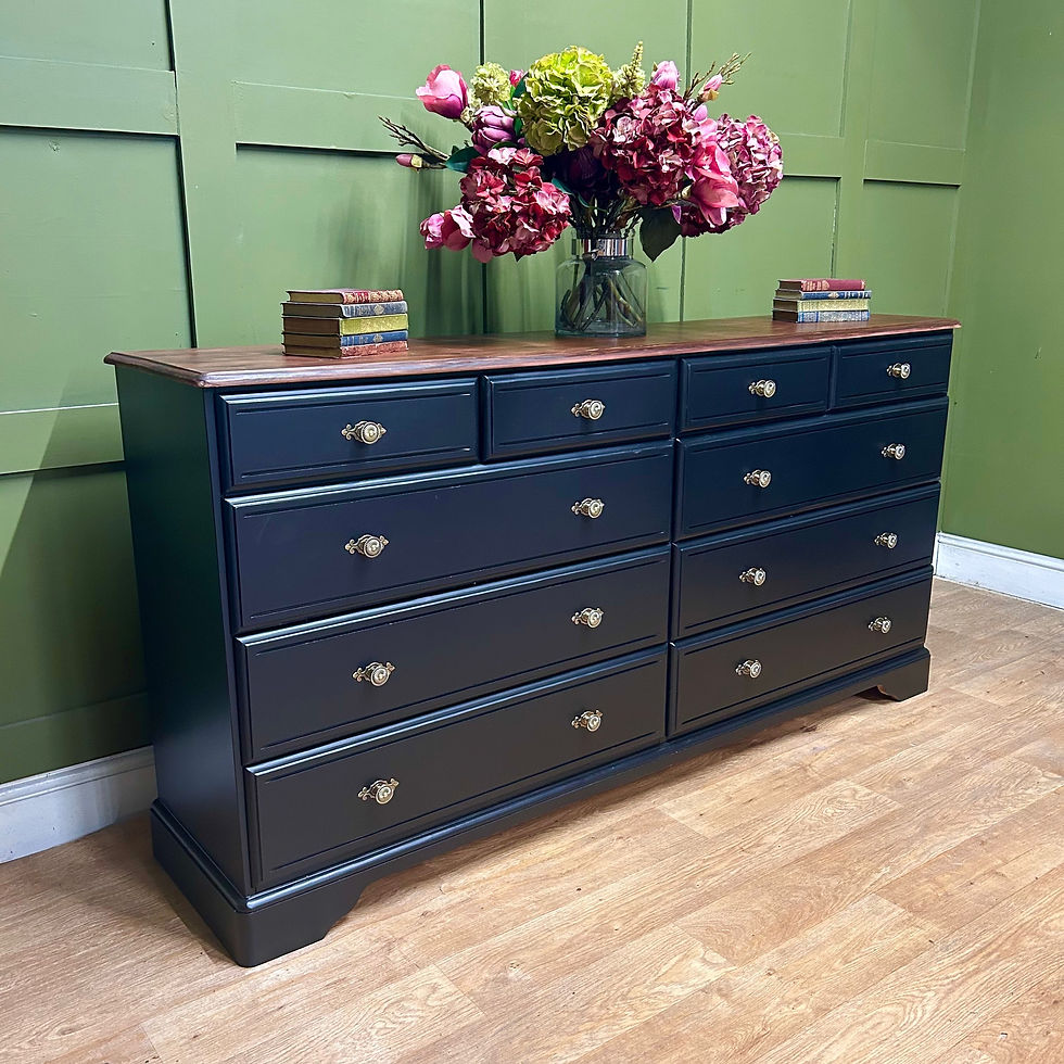 Thumbnail: Chest of Drawers 