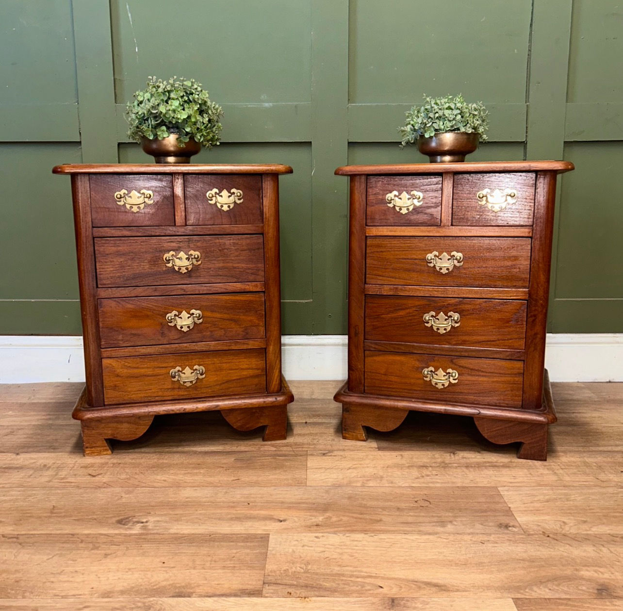 Pair of Bedside Cabinets 