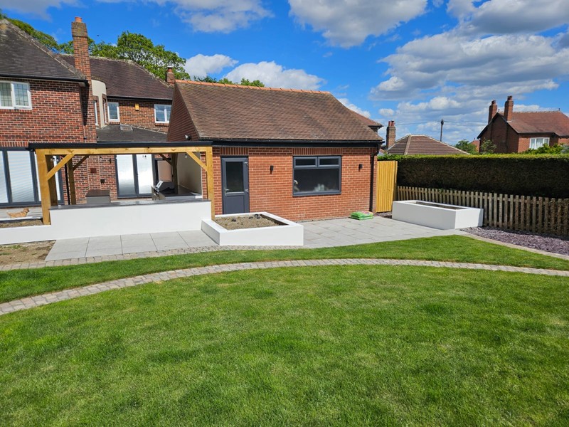 Outdoor kitchen designed by MP Landscape & Garden Design Ltd