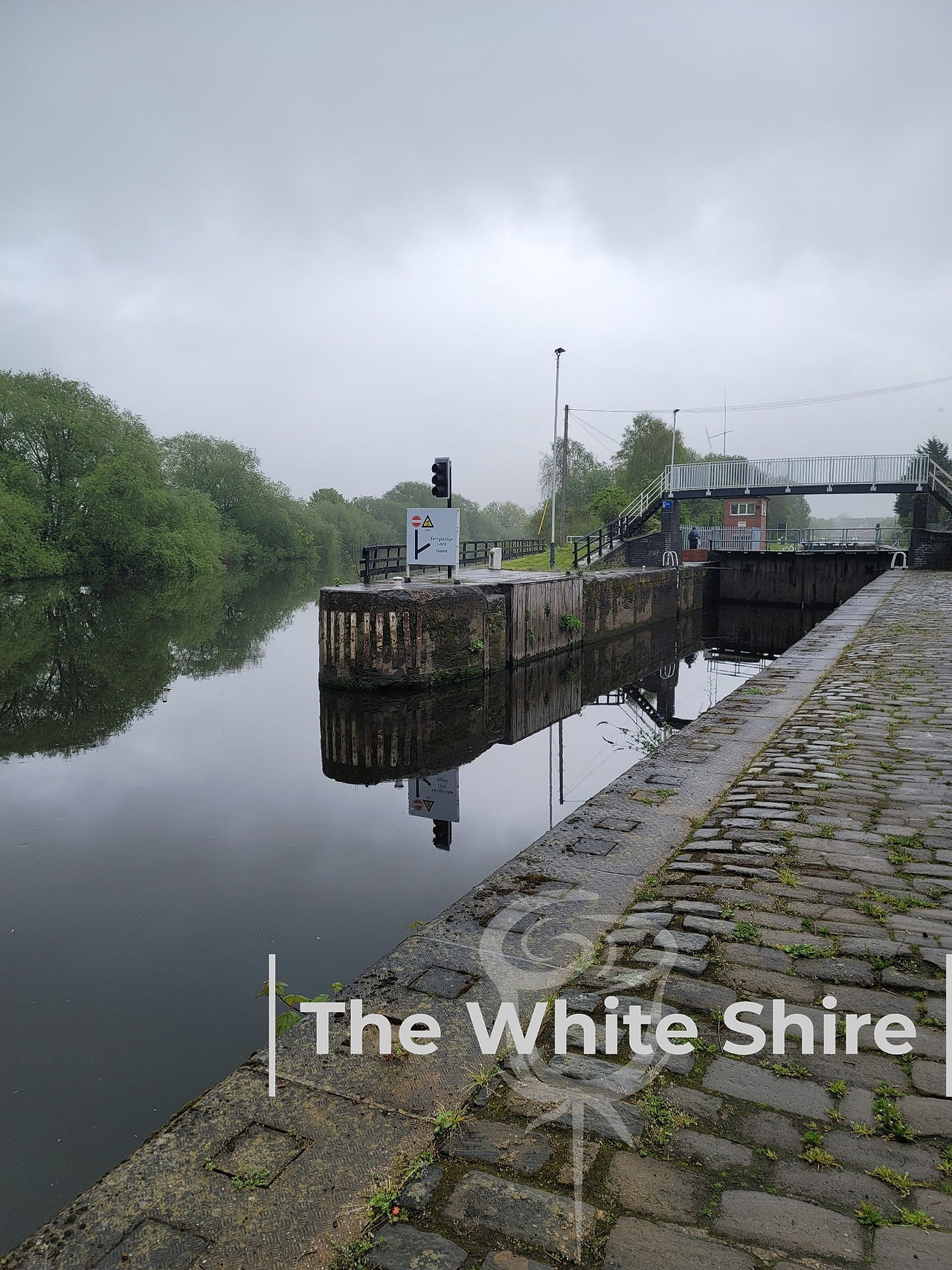 Ferrybridge, canal and river Aire walk. The White Shire.