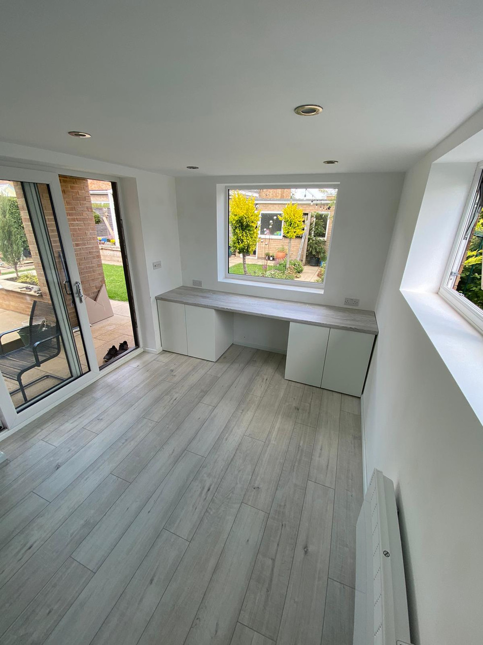 1 Flooring, skirting and cubbards