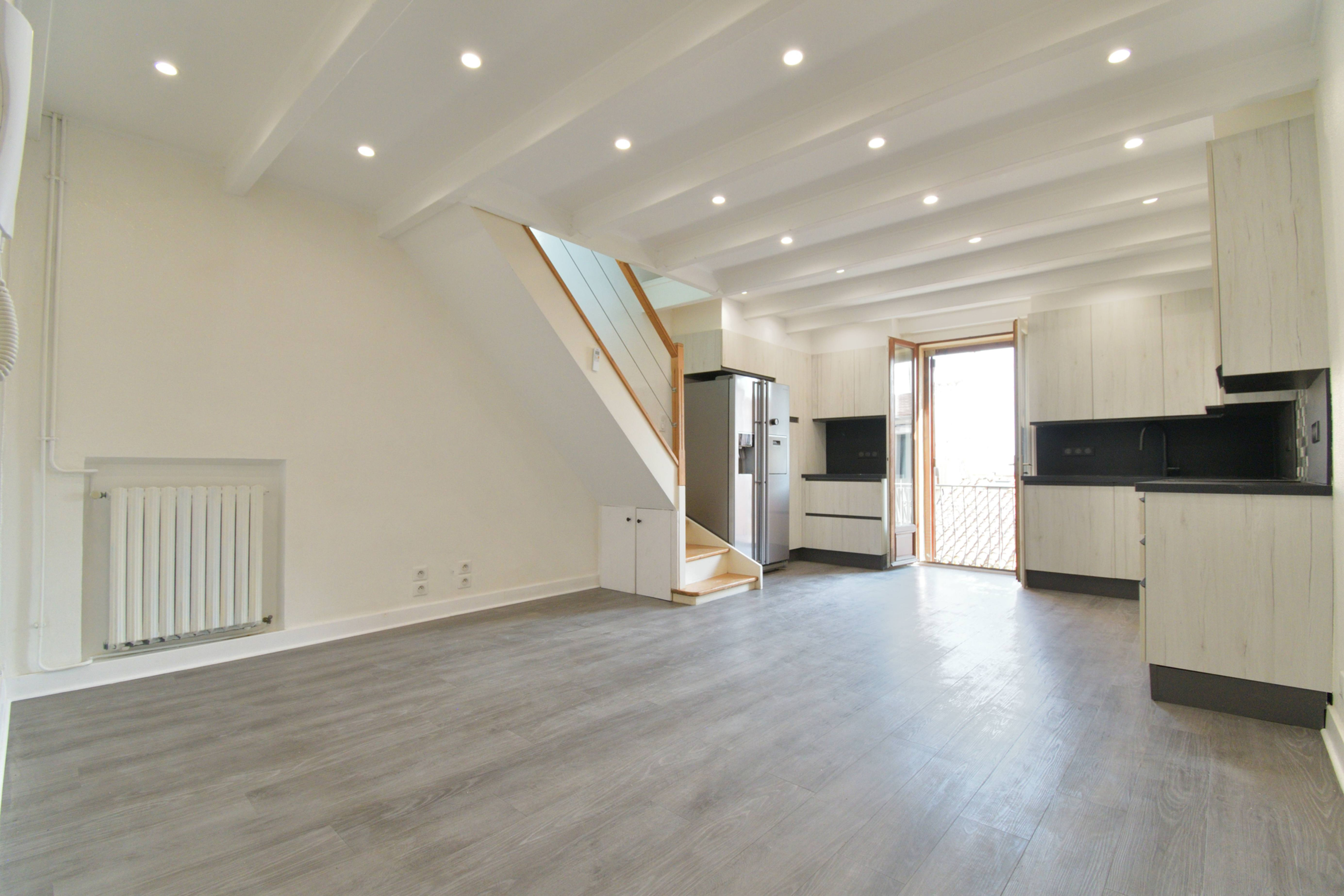SETE - Appartement traversant T4/5 pièces – 91 m² - Vue port