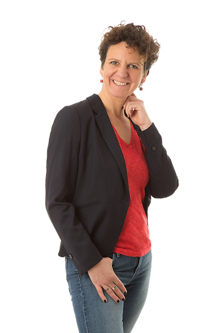 oie_transparent (2).png