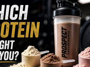 Comparison of whey isolate, whey concentrate, and casein protein powders with a protein shake and gym weights, illustrating how to choose the best protein powder for muscle recovery, athletic performance, and strength training