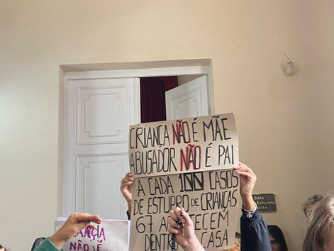 Queimando sob água benta