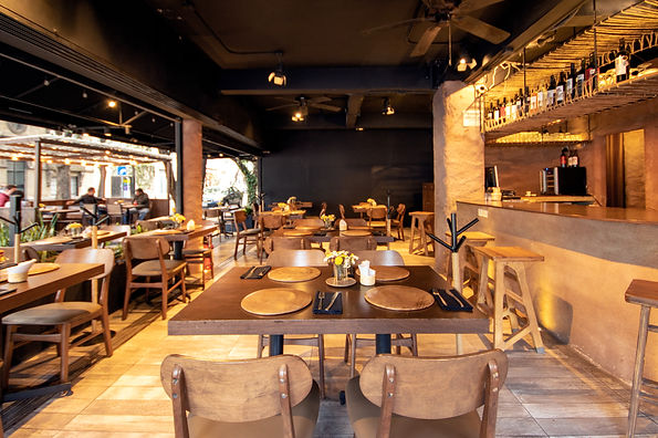 Interior de restaurante de comida libanesa en cdmx, en Roma Norte CDMX