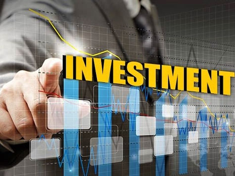 Gold price just hit a record high. Is it too late for 2023 investors to add it to portfolios?