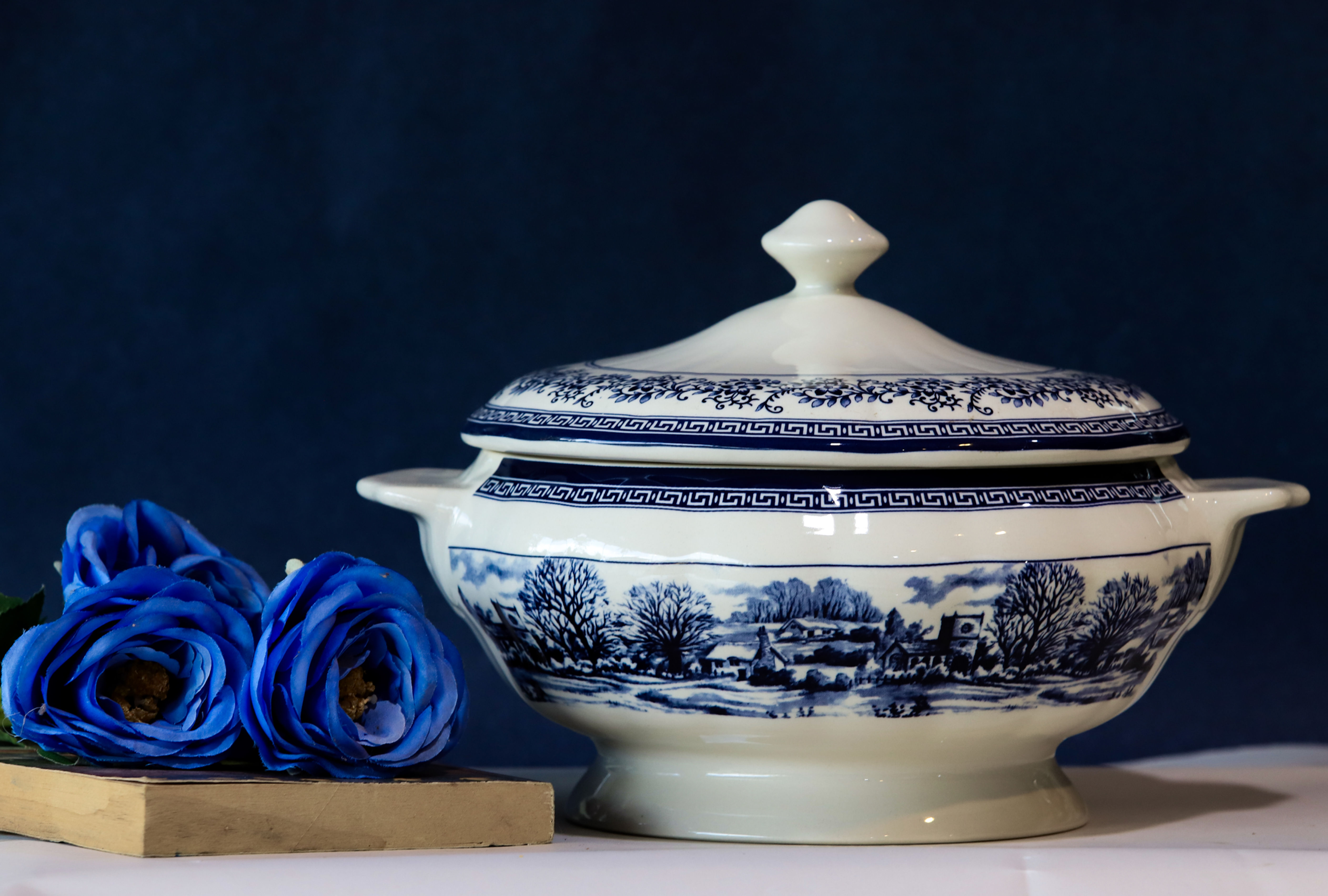 Delft blue victorian Big Covering Bowl