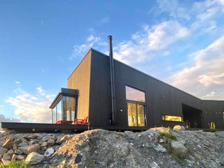 Senja hytteprosjekt vist på Designboom