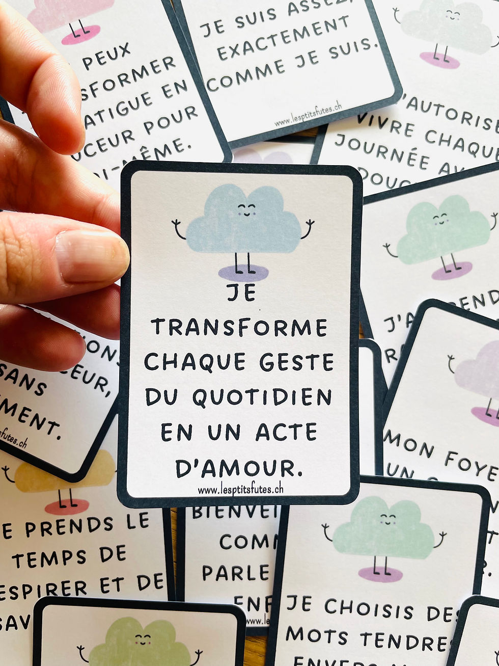 Miniature : 48 cartes d'affirmations positives pour les mamans sur le thème de la douceur ☁️
