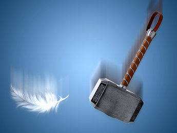 Chute : plume et marteau