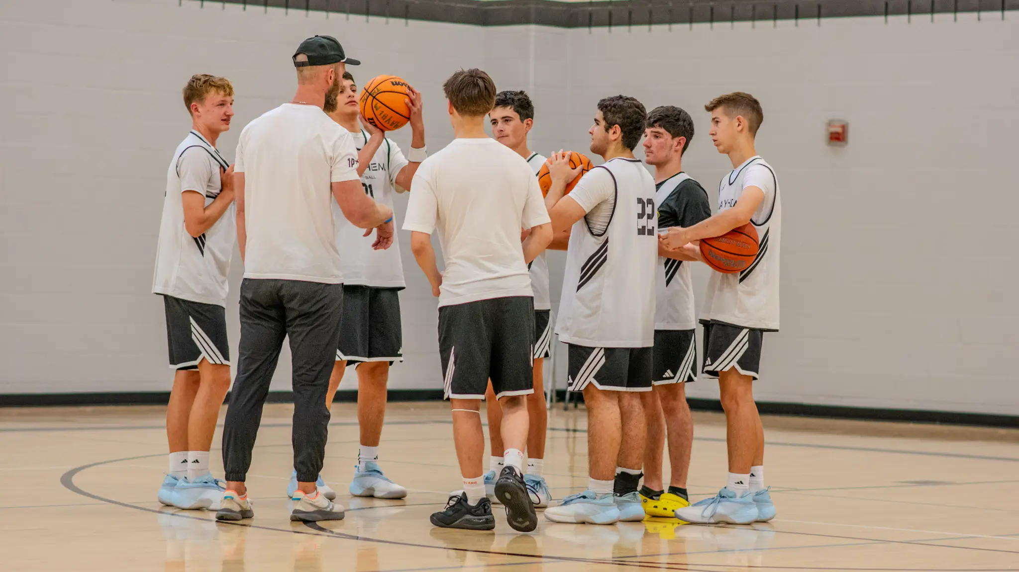 Texas Mayhem players working on fall basketball training skills
