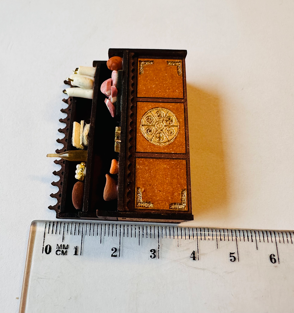 Thumbnail: 1/48th kit, Merlin’s dresser, quarter scale