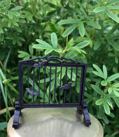 Thumbnail: 1/24th kit, bats on a fire screen (half scale)