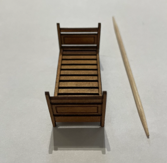 1/48th kit Victorian bed, quarter scale