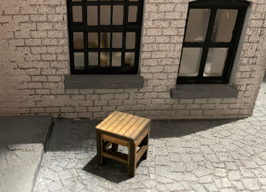 Thumbnail: 1/48th kit, small side table, quarter scale
