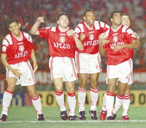Miniatura: Camisa Internacional 1997 - Vermelha Nº 9