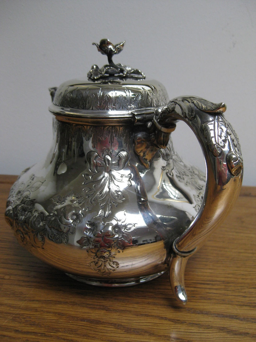 Thumbnail: Bijzondere antieke verzilverde theepot uit 1861