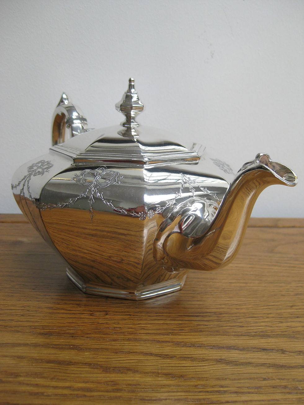 Thumbnail: Schattige oud verzilverd theeservies, theeset, strikjes, guirlandes