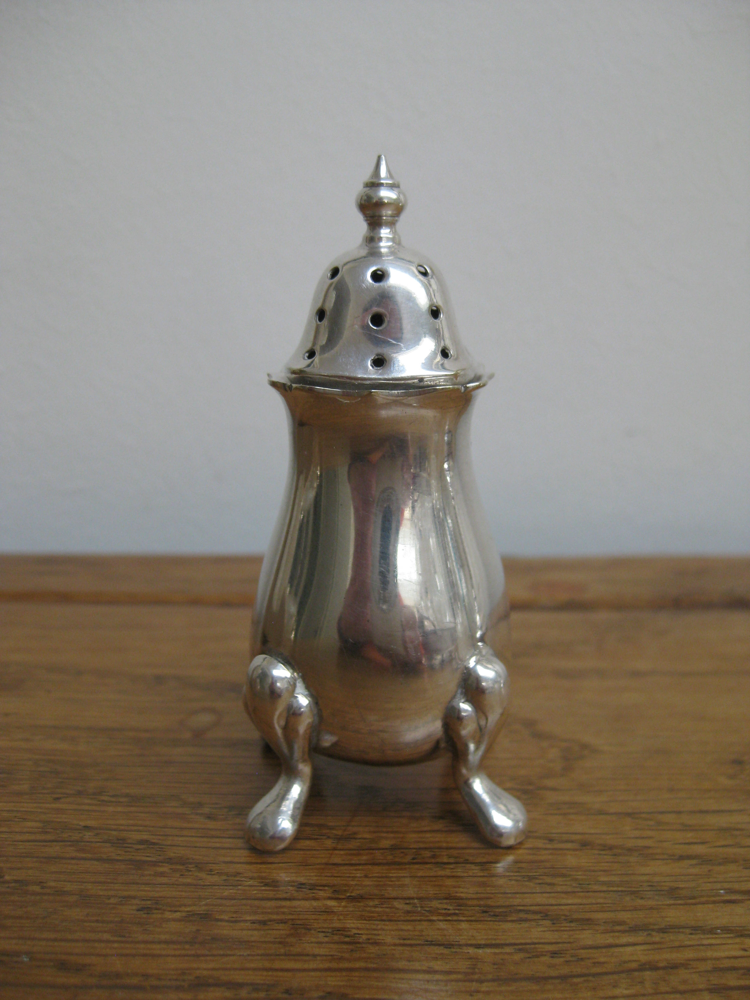 Verzilverde strooier, peperstrooier, peperpotje, peperette