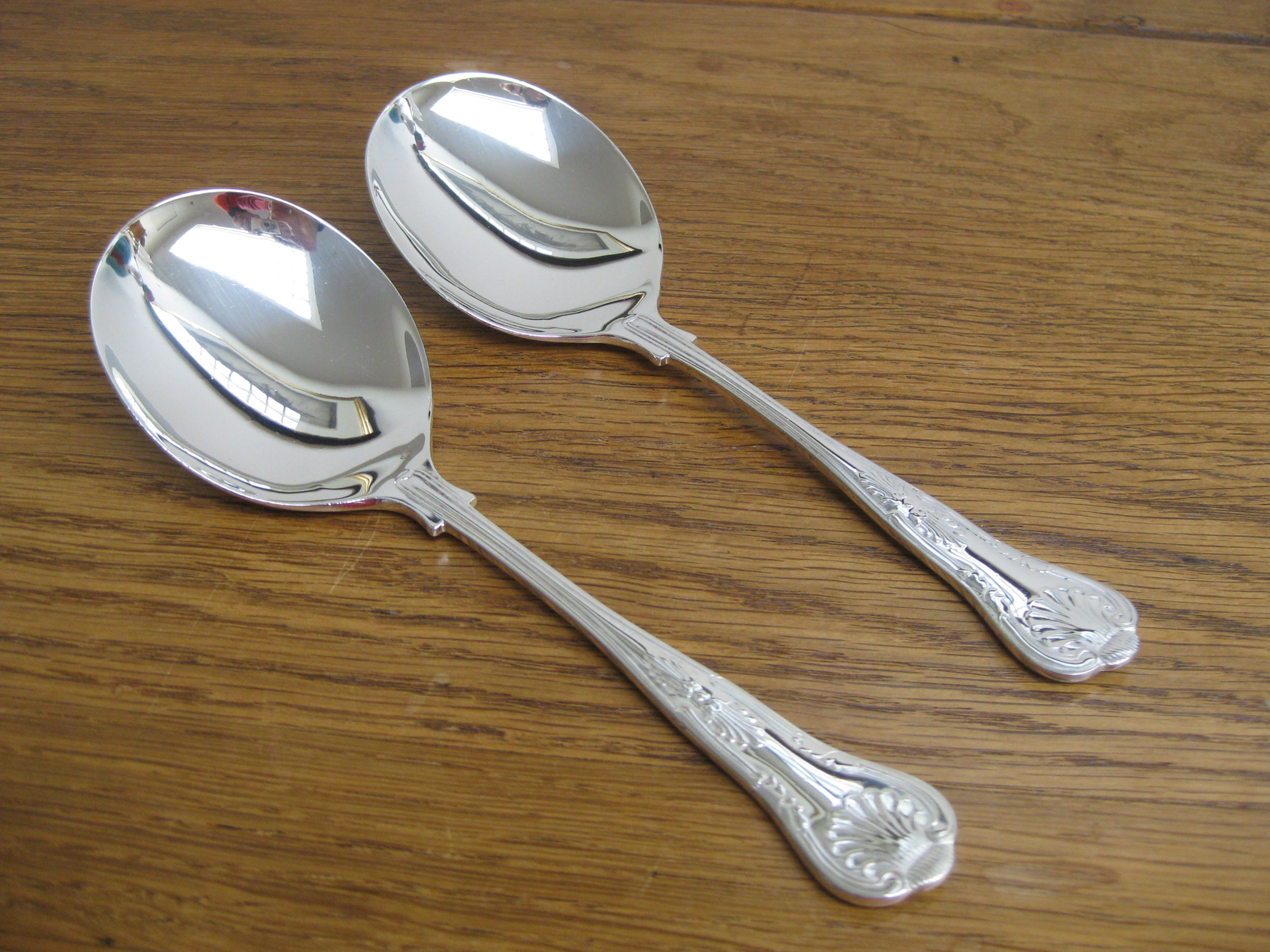 Fraaie verzilverde opscheplepel, King's