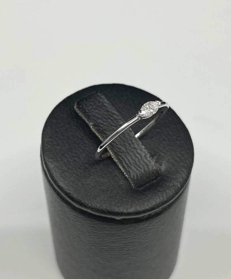 Miniature : Bague solitaire navette diamant