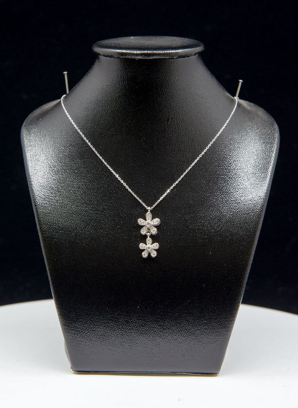 Miniature : Collier en or gris 18 carats