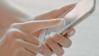 行動してみようとスマホを触る