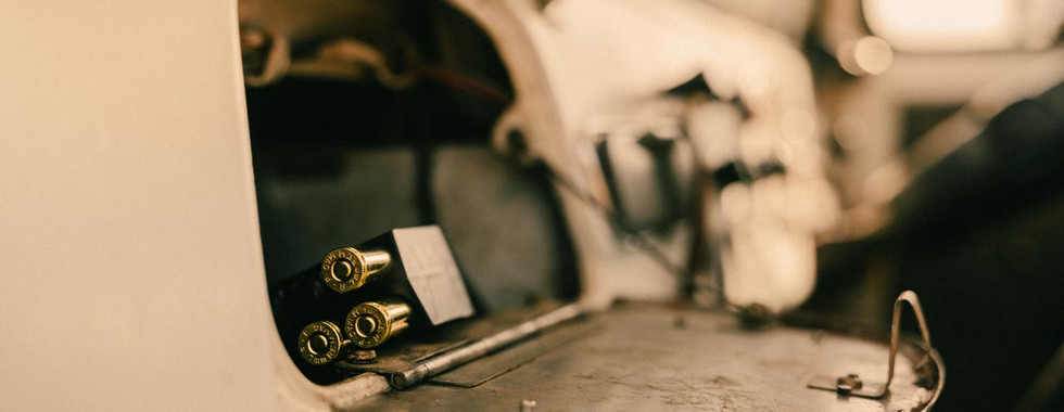 7mm Rem. Mag. Munition im Toyota Land Cruiser im Khomas Hochland in Namibia