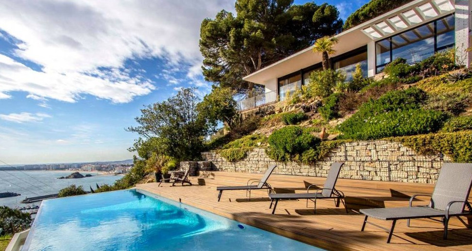 Villa%20piscina%20infinita%20Blanes%20(1